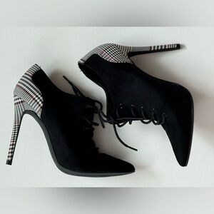 NWOT - JustFab Black Suede & Plaid Heeled Ankle Boots - Size 8